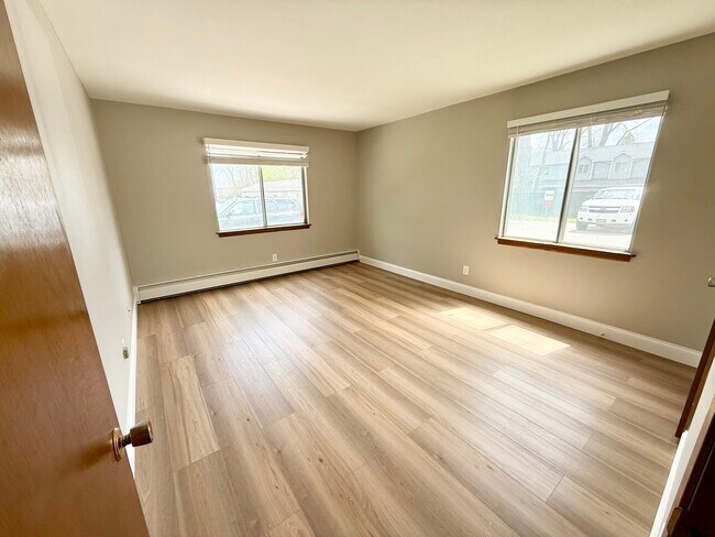 Building Photo - Bayside Apartments
