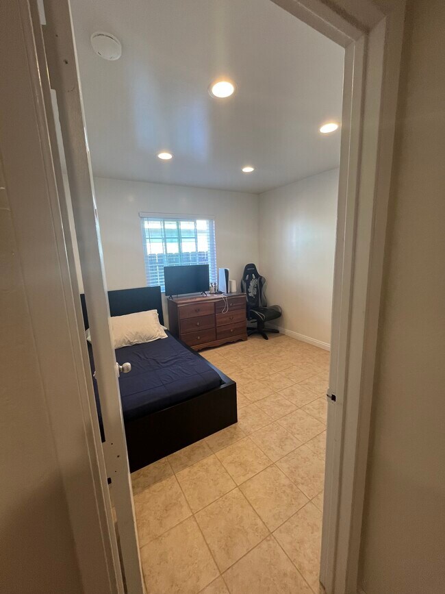 Building Photo - 8695 Belfast Cir