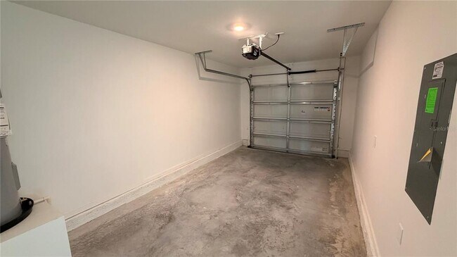 Building Photo - 806 Lynx St