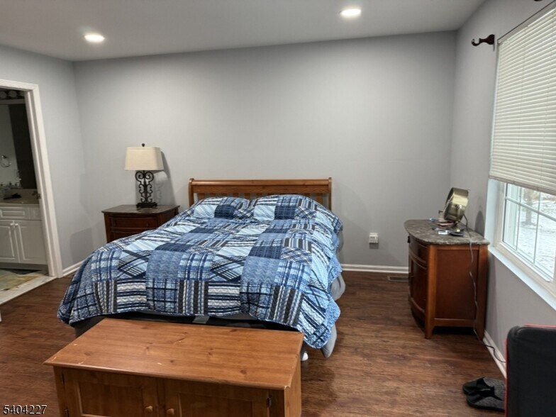 Building Photo - 6 Paula Way