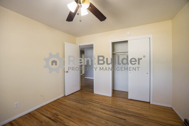 Building Photo - 6504 Loftus Ave NE