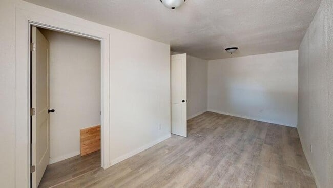 Building Photo - 710 E Ave F