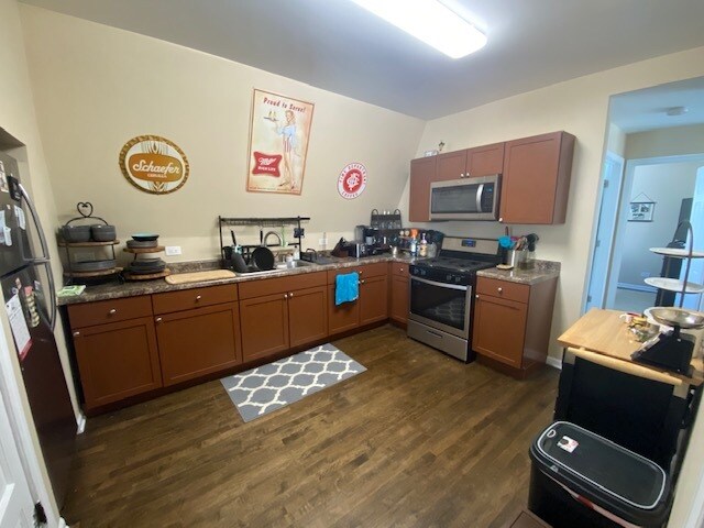 Building Photo - 5546 N Marmora Ave