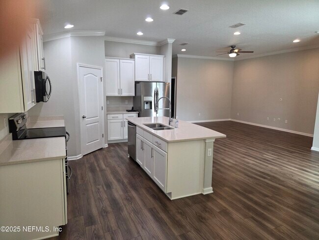 Building Photo - 10042 Andean Fox Dr