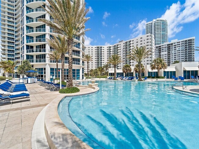 Building Photo - 3101 S Ocean Dr