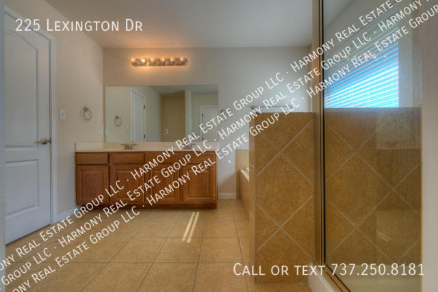 Building Photo - 225 Lexington Dr