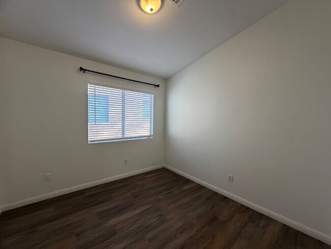 Building Photo - SINGLE-STORY HOME | GATED COMMUNITY | FLEXIBLE FURNISHING OPTIONS I 4 Bedroom Home with Private B...