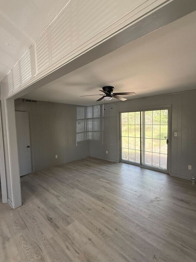 Building Photo - 3 Bed 2 Bath - Nice House in South Jackson on McDowell