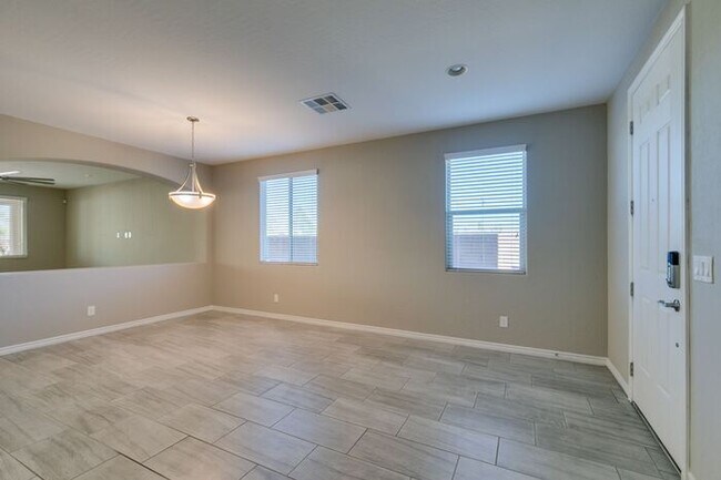 Building Photo - Beautiful Next-Gen Home with Private Entry Suite & Spacious Backyard * MOVE IN SPECIAL*