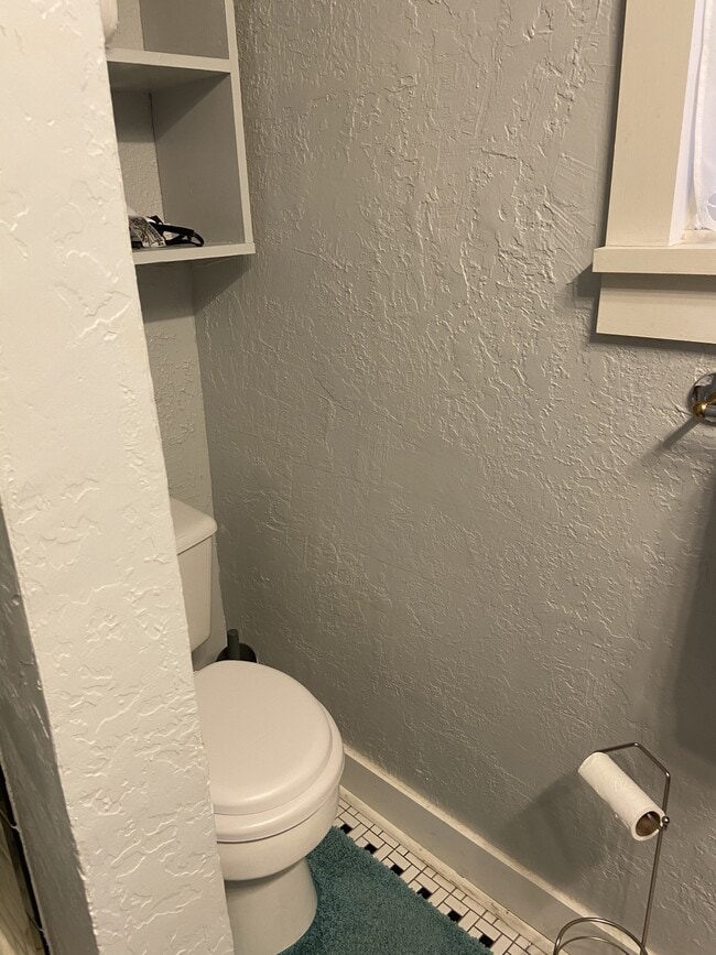 Building Photo - 321 E Duffy St