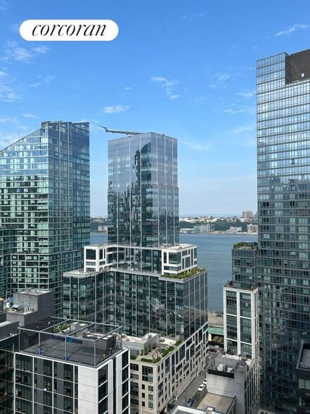 Building Photo - 75 W End Ave