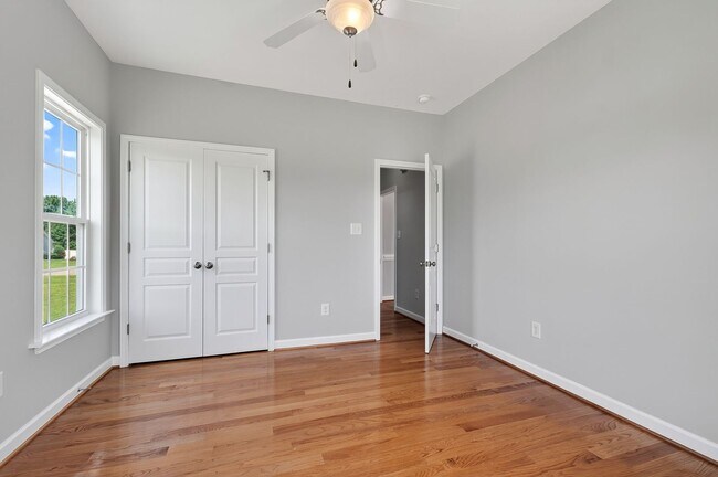 Building Photo - 147 Watersedge Ln