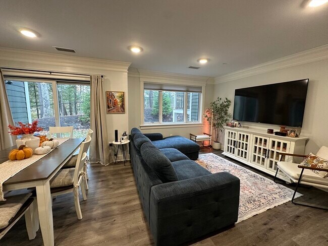 Building Photo - 17 Hennery Wy