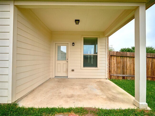 Building Photo - 1426 S Maple Dr