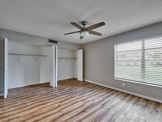Building Photo - 12021 W Greenway Dr