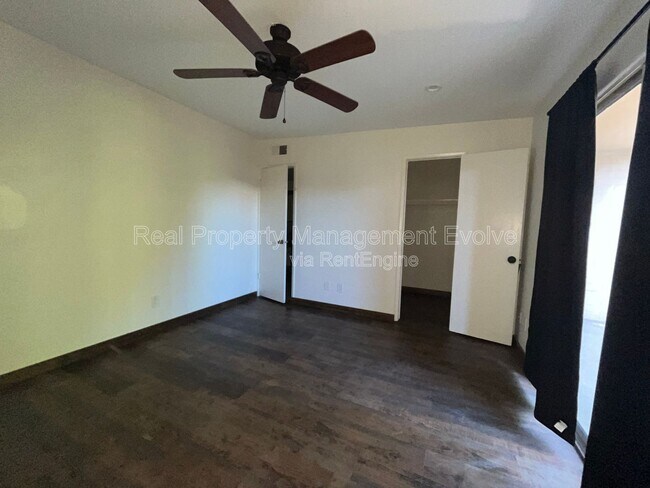 Building Photo - 6565 N 19th Ave