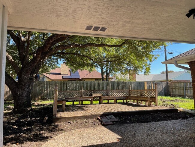 Building Photo - Fantastic 3 Bedroom