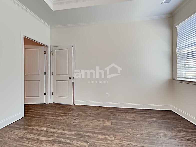 Building Photo - 299 Bering Ln