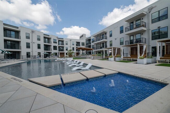 Building Photo - 1701 Simond Ave Ave