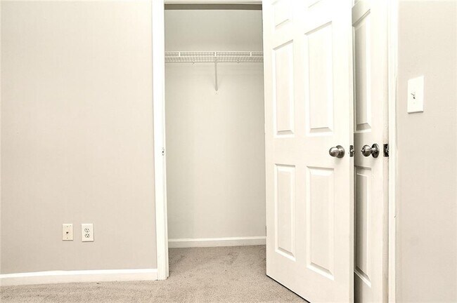 Building Photo - 130 Springbottom Dr SE