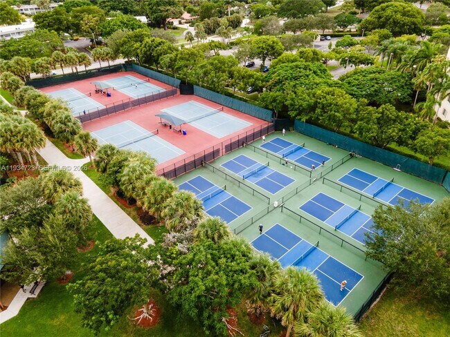 Building Photo - 3500 Oaks Clubhouse Dr