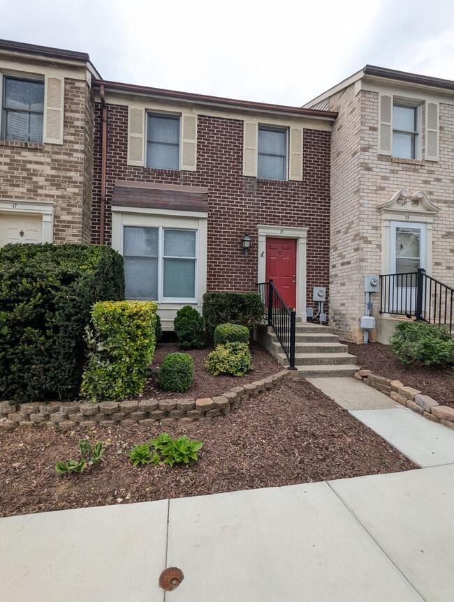 Primary Photo - Beautifully maintained townhouse in Freder...