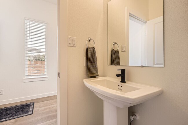 Building Photo - Oakmont Floor Plan