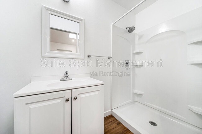 Building Photo - 420 N Batavia St
