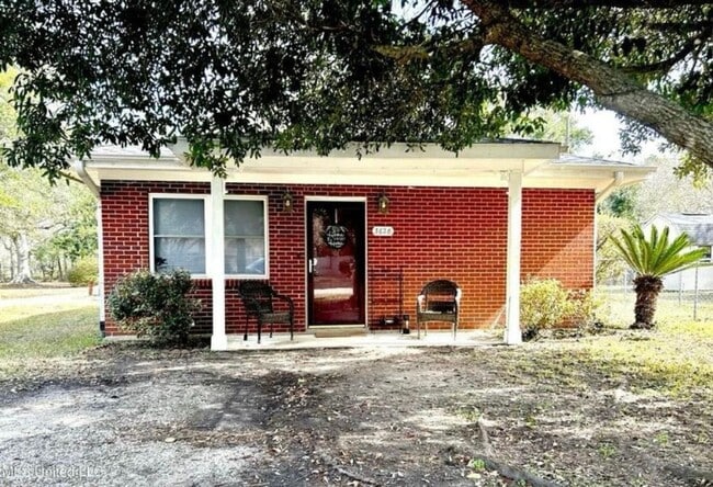 Primary Photo - Adorable Home for Rent – Gautier, MS