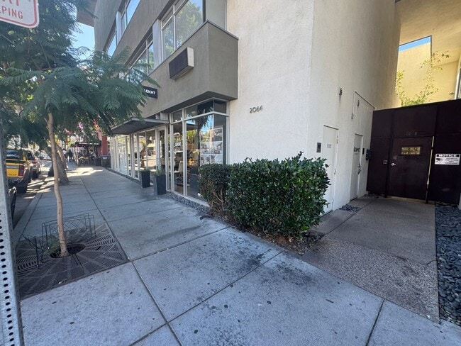 Building Photo - Beautiful 2Br/2Ba Townhome In Little Italy With Views Of The Bay! Call to schedule a showing at 7...