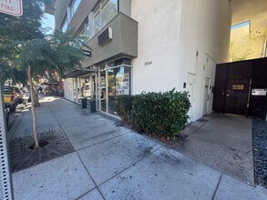 Building Photo - Beautiful 2Br/2Ba Townhome In Little Italy...