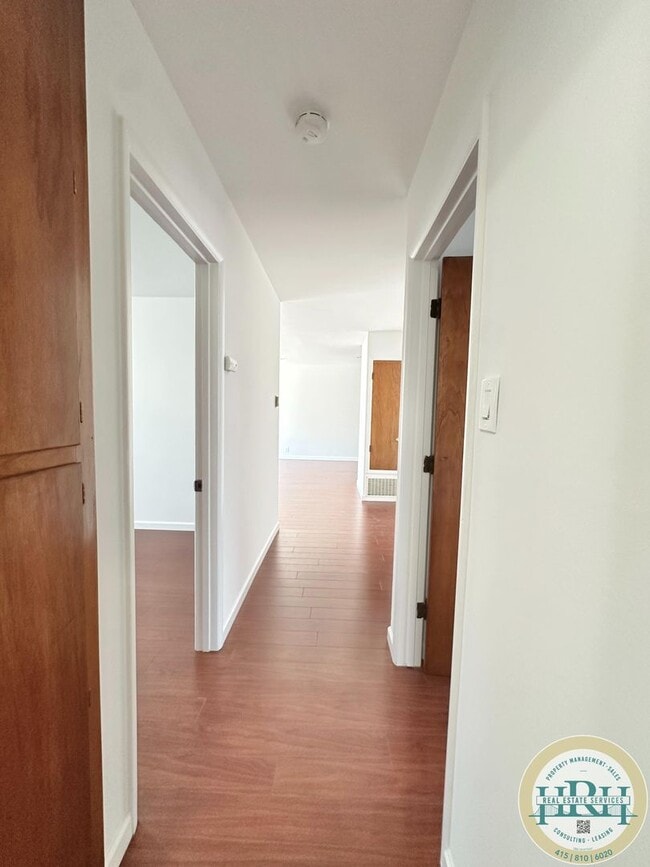 Building Photo - Spacious & Bright 3BR|2BA House in the Hea...