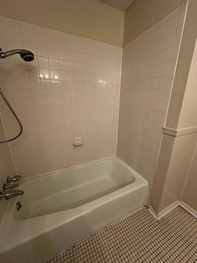 Building Photo - Quattro Investment Group LLC1 (5802 Emerald Forest Dr)