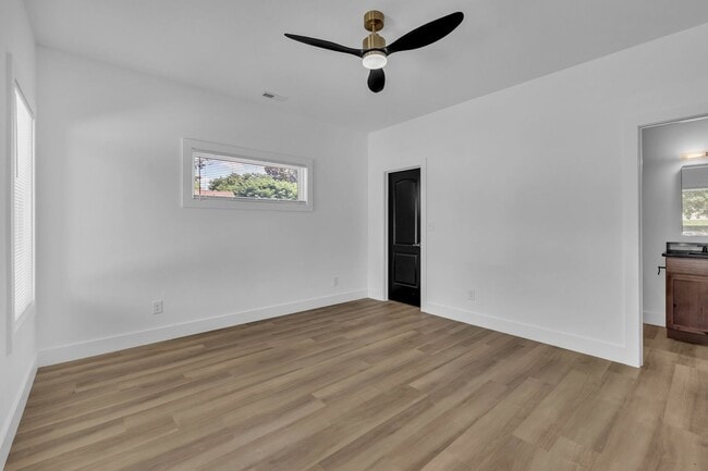 Building Photo - Modern New Construction Townhome with Roof...