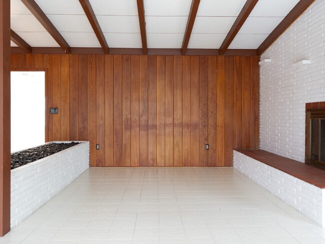 Building Photo - Spacious 5-Bed, 4-Bath Sarasota Home with ...