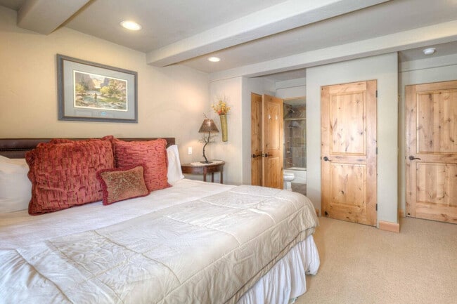 Building Photo - 7 Gambler Dr