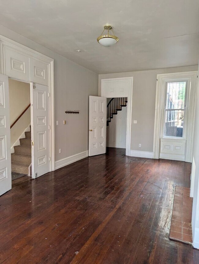 Building Photo - 609 N 11th St