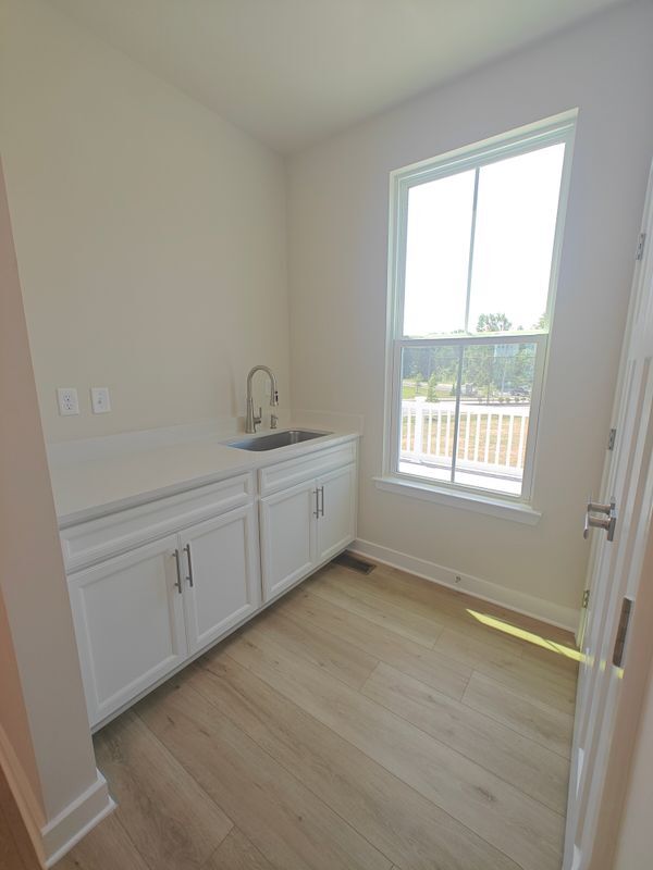 Building Photo - 109 S Durham Dr