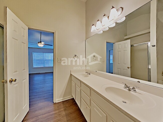 Building Photo - 5950 Hickory Springs Dr