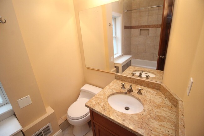 Building Photo - Exceptional Upper Fells 2bd/2ba End Rowhom...