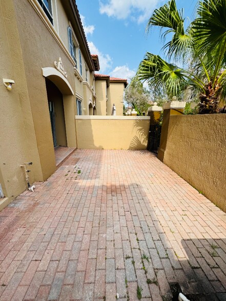 Building Photo - 6550 Morgan Hill Trail