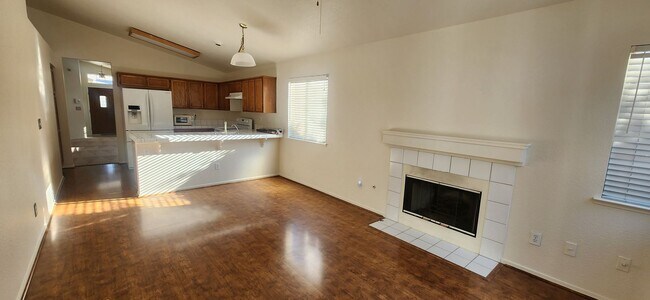 Building Photo - 3 Bedroom Elk Grove Home