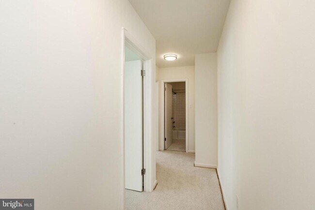 Building Photo - 10650 Weymouth St