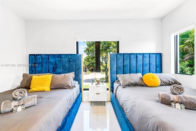 Building Photo - 850 Washington St