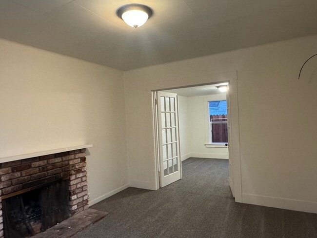 Building Photo - 2015 I St