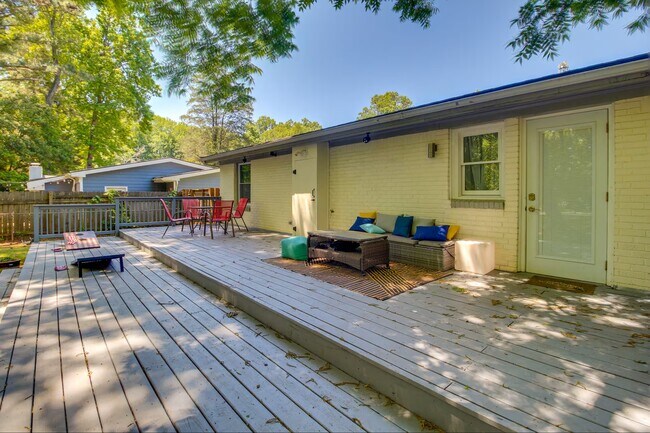 Building Photo - 3218 Highland Dr SE