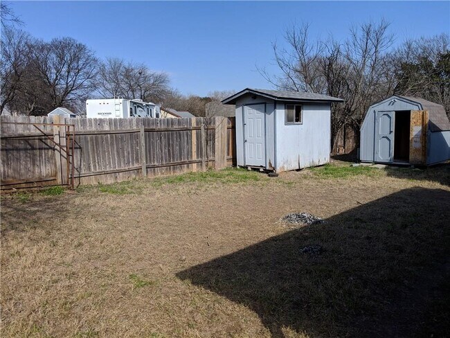 Building Photo - 1800 Krizan Ave