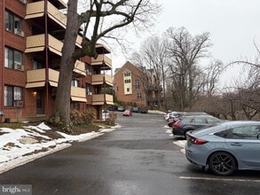 Building Photo - 1575 N Colonial Terrace