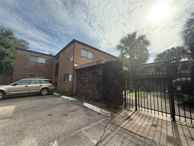 Building Photo - 1530 Heights Blvd