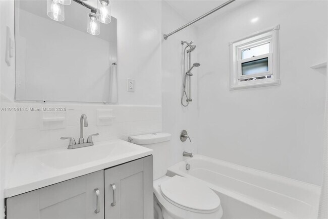 Building Photo - 4917 SW 43rd Terrace